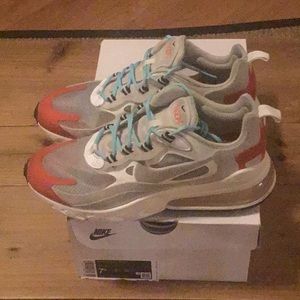 W. Nike Air Max 270 React- women’s size 7.5